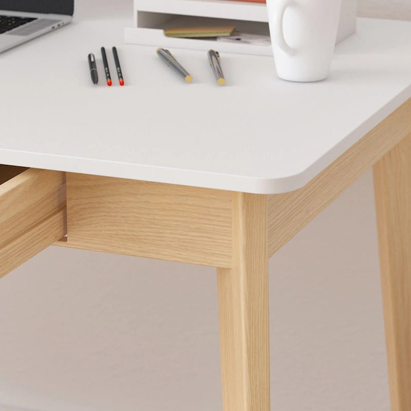 Scrivania in legno per scrivere e computer con ampio piano