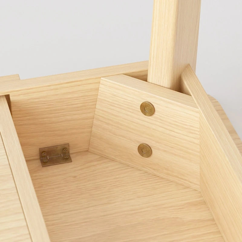 Scrivania in legno per scrivere e computer con ampio piano