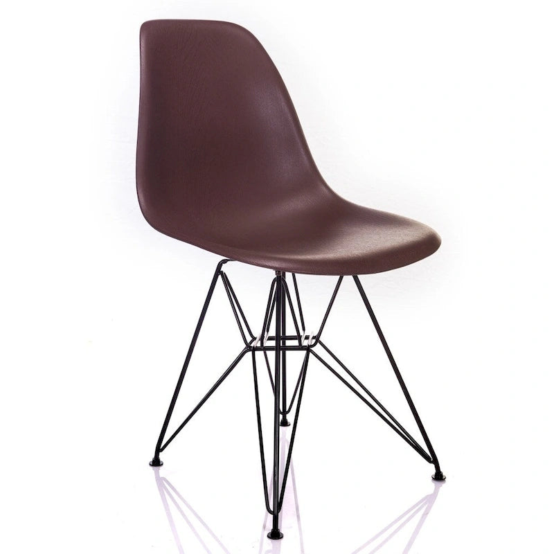 Chaise d'appoint de salle à manger moderne du milieu du siècle avec pieds en acier noir de style Eiffel – veinage du bois